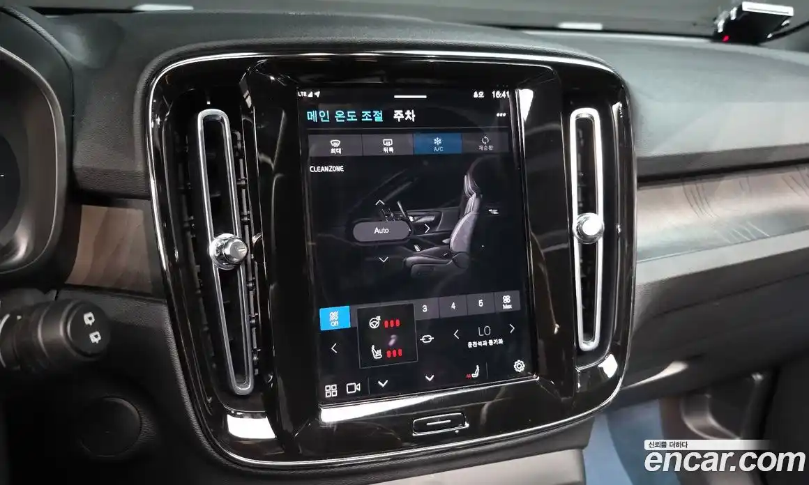 Volvo XC40 2022 0.2 автомат (гидро), фото 18