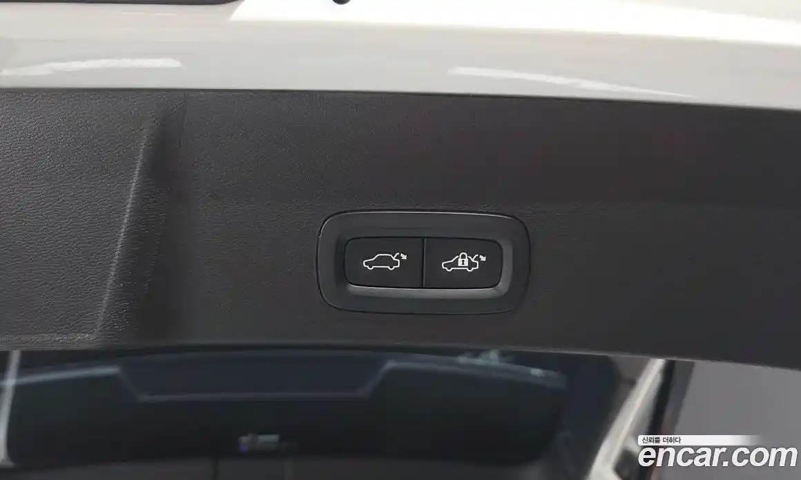 Volvo XC40 2022 0.2 автомат (гидро), фото 20