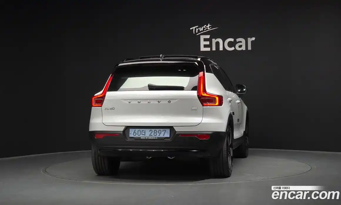 Volvo XC40 2022 0.2 автомат (гидро), фото 4