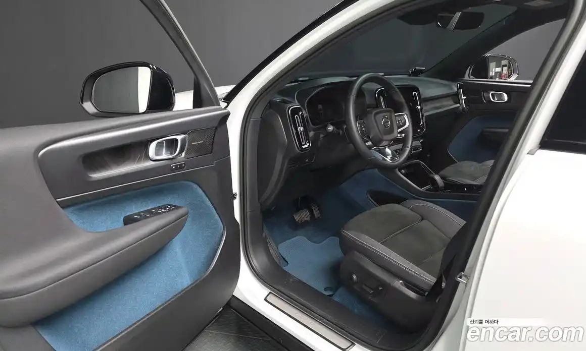 Volvo XC40 2022 0.2 автомат (гидро), фото 10