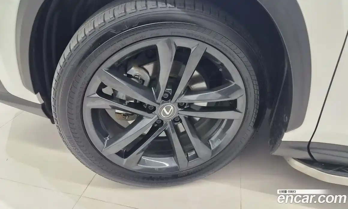 Lexus NX 2023 2.5 вариатор, фото 5