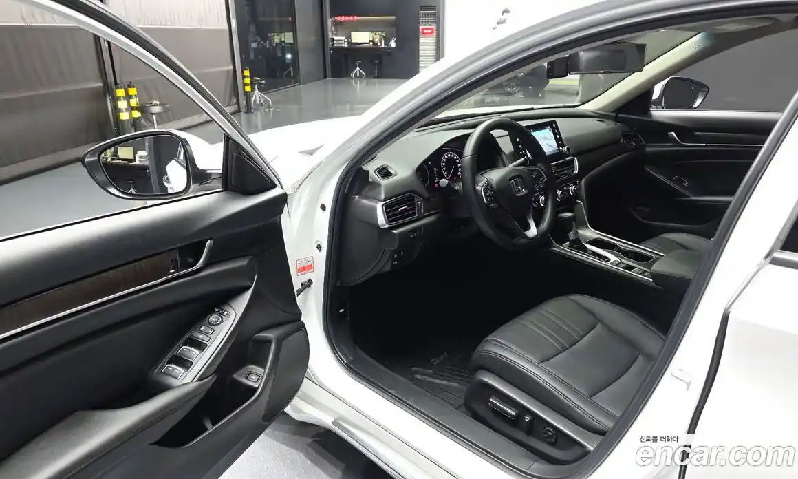 Honda Accord 2021 1.5 автомат (гидро), фото 13