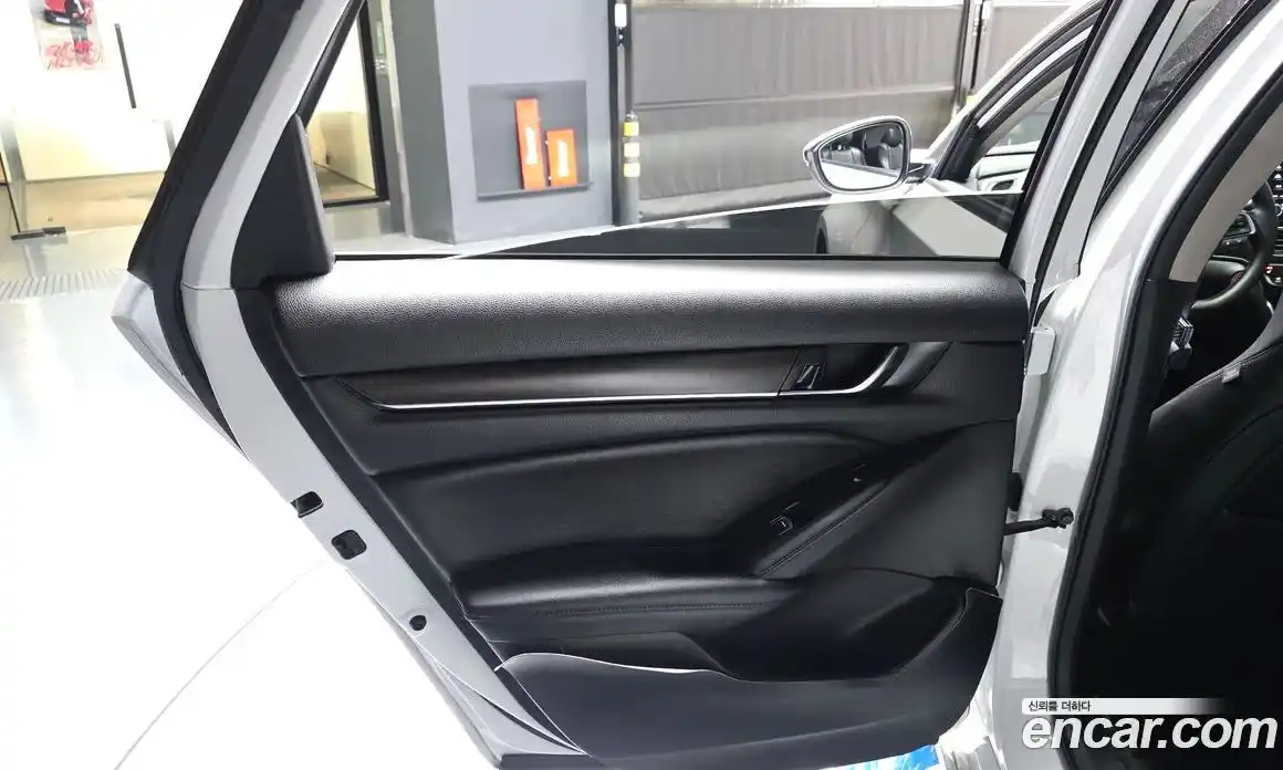 Honda Accord 2021 1.5 автомат (гидро), фото 15