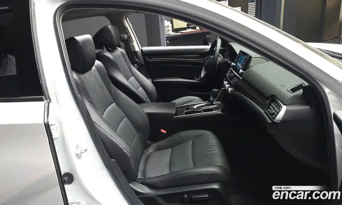 Honda Accord 2021 1.5 автомат (гидро), фото 17