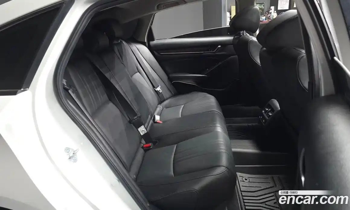 Honda Accord 2021 1.5 автомат (гидро), фото 18