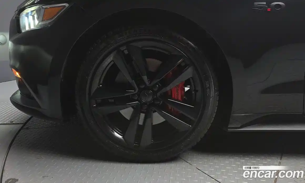 Ford Mustang 2017 2.3 автомат (гидро), фото 5