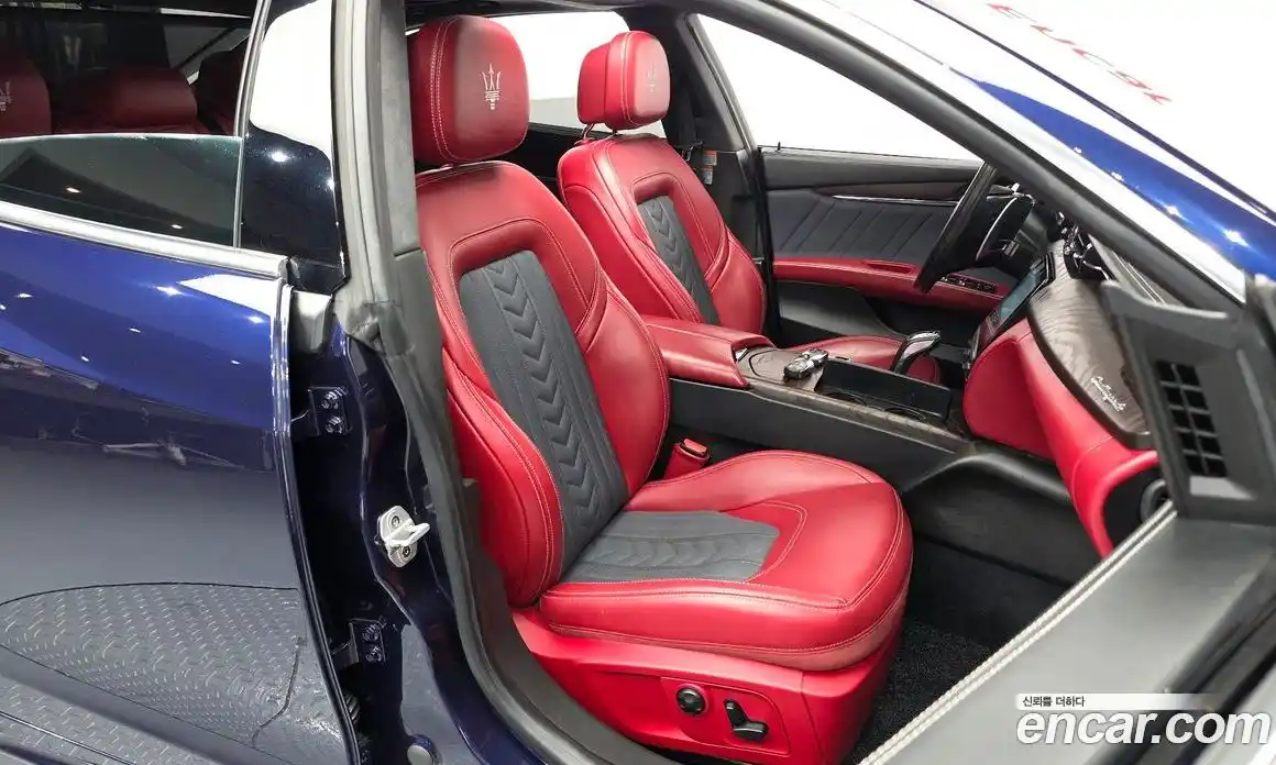 Maserati Quattroporte 2019 3.0 гидро, фото 11