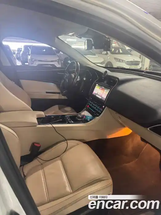 Jaguar XE 2017 2.0 гидро, фото 11