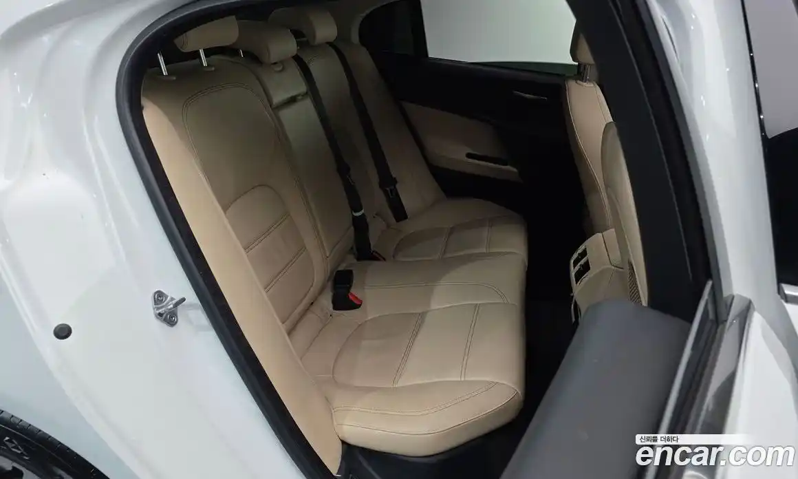 Jaguar XE 2017 2.0 гидро, фото 12