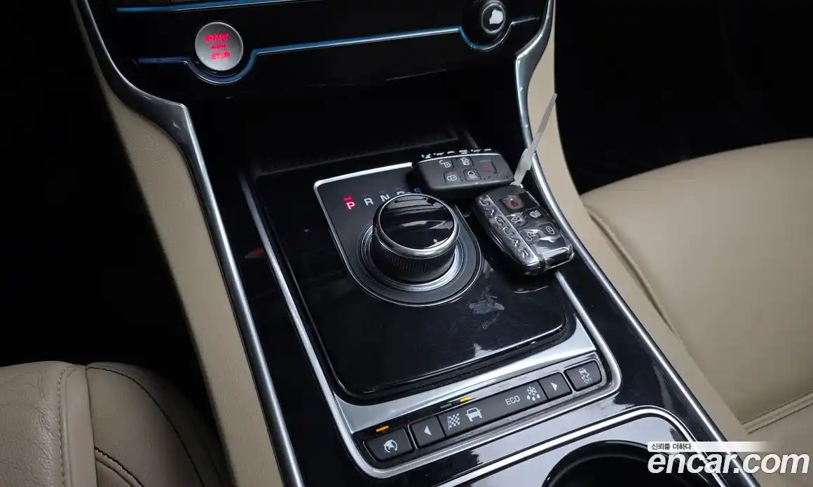 Jaguar XE 2017 2.0 гидро, фото 9