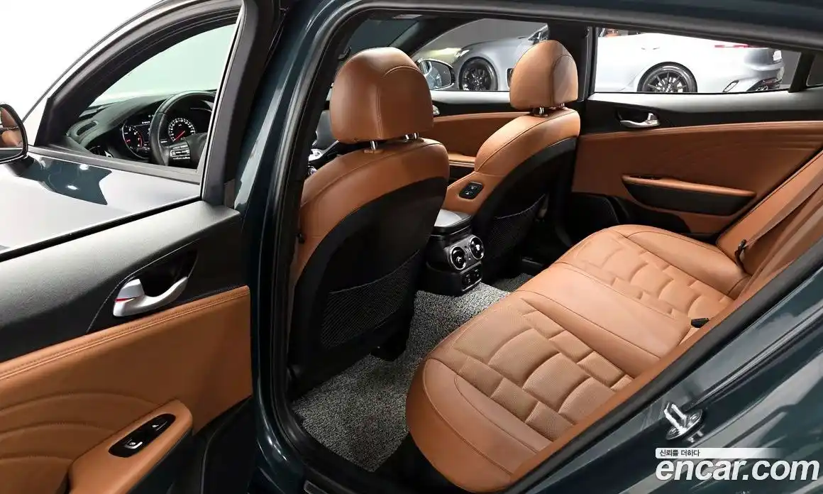 Kia Stinger 2023 3.3 автомат (гидро), фото 12