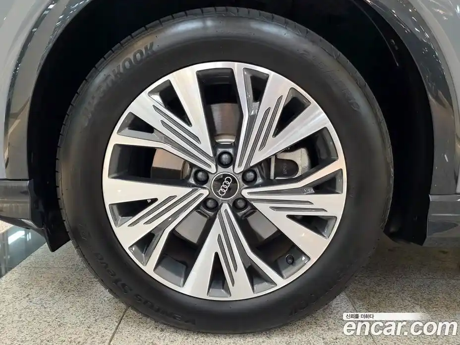 Audi Q4 e-tron 2024 автомат (гидро), фото 5