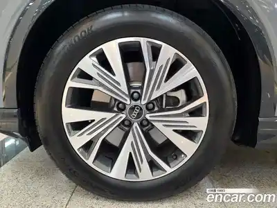 Audi Q4 e-tron 2024 автомат (гидро), миниатюра 5