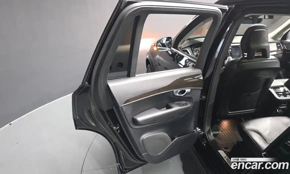 Volvo XC90 2018 2.0 автомат (гидро), фото 15
