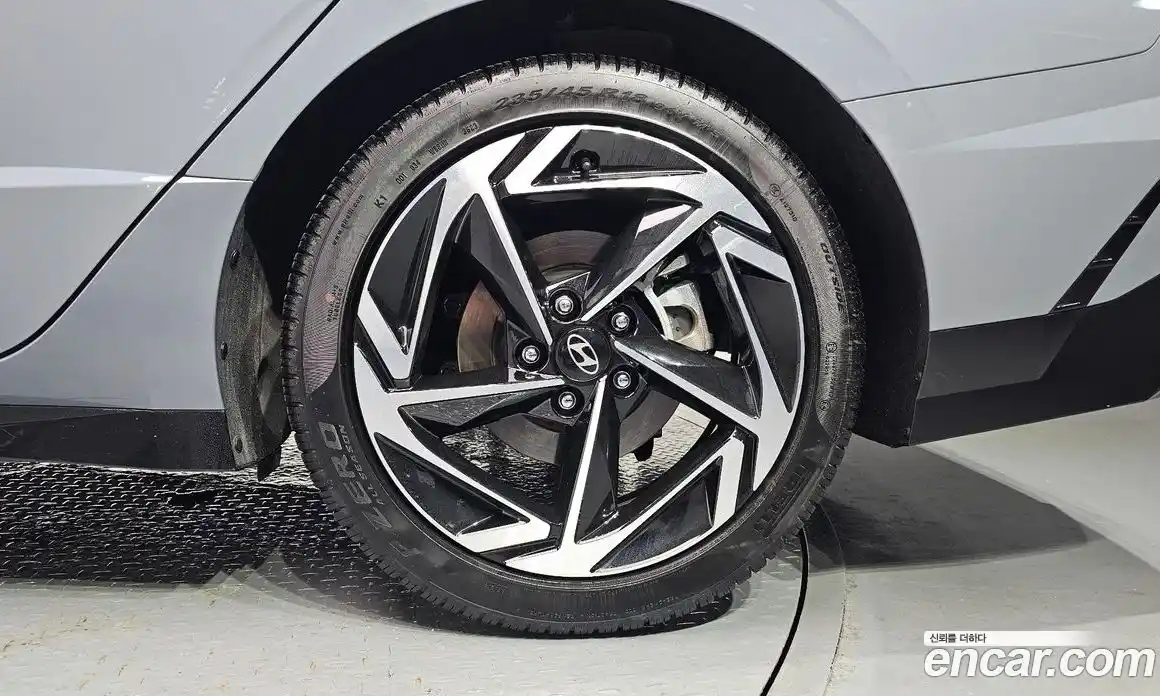 Hyundai Sonata 2024 1.6 автомат (гидро), фото 7