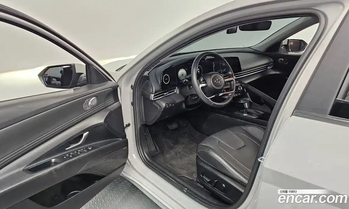 Hyundai Avante 2021 1.6 автомат (гидро), фото 13