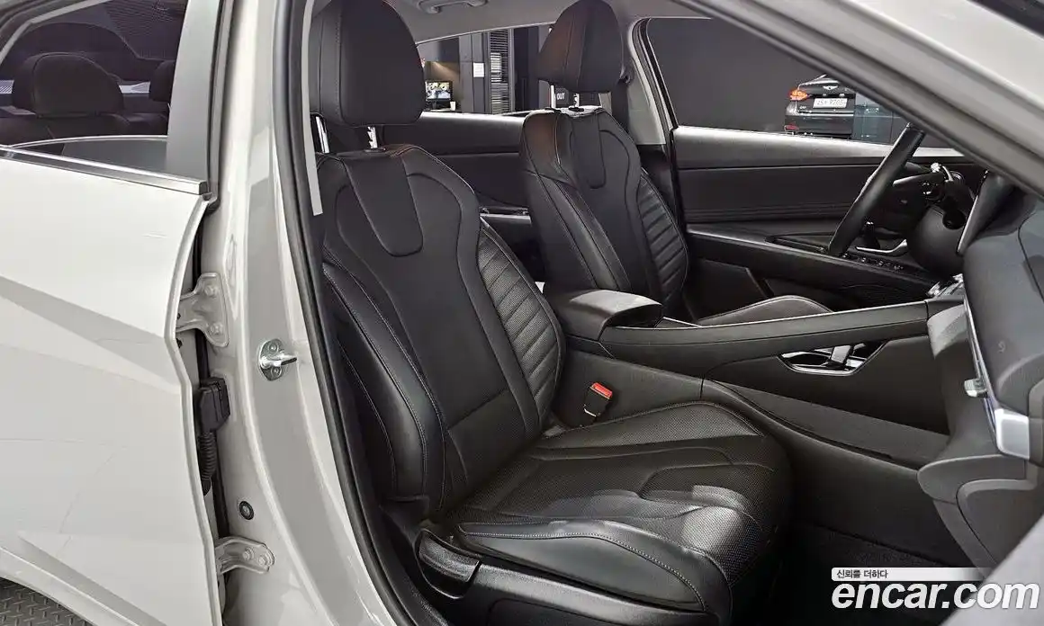 Hyundai Avante 2021 1.6 автомат (гидро), фото 17