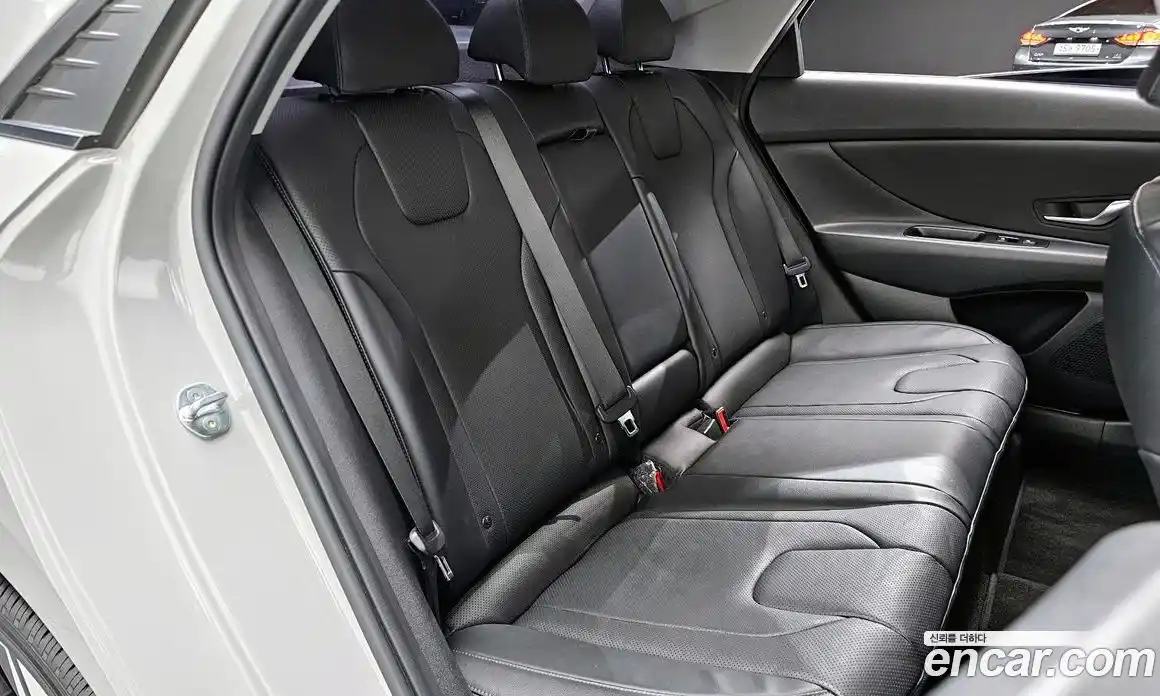 Hyundai Avante 2021 1.6 автомат (гидро), фото 18