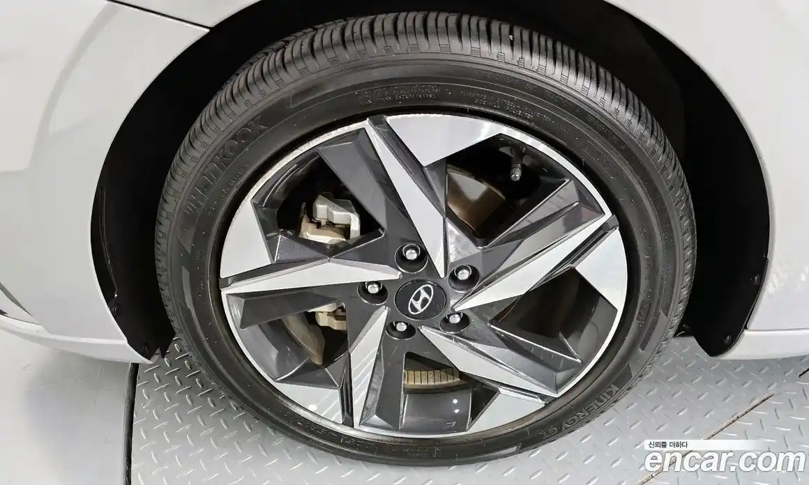 Hyundai Avante 2021 1.6 автомат (гидро), фото 5