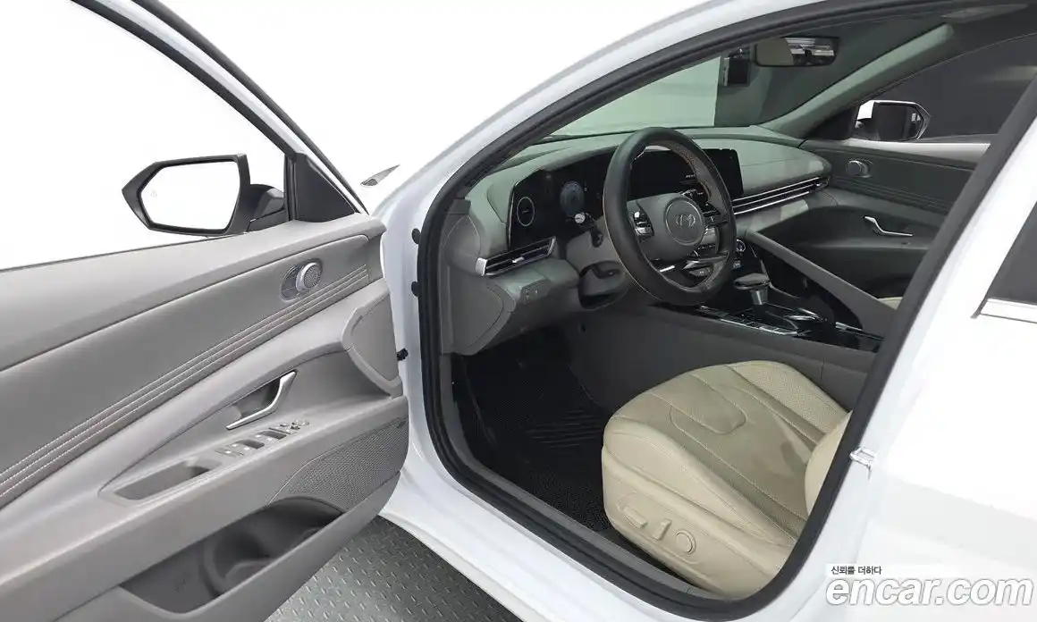 Hyundai Avante 2024 1.6 автомат (гидро), фото 12