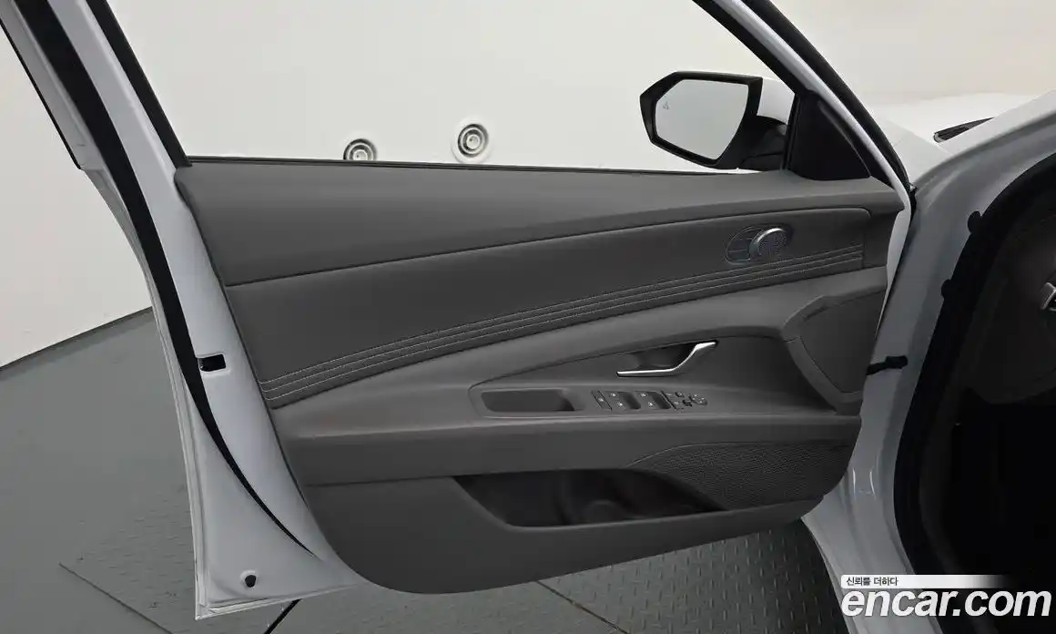 Hyundai Avante 2024 1.6 автомат (гидро), фото 13