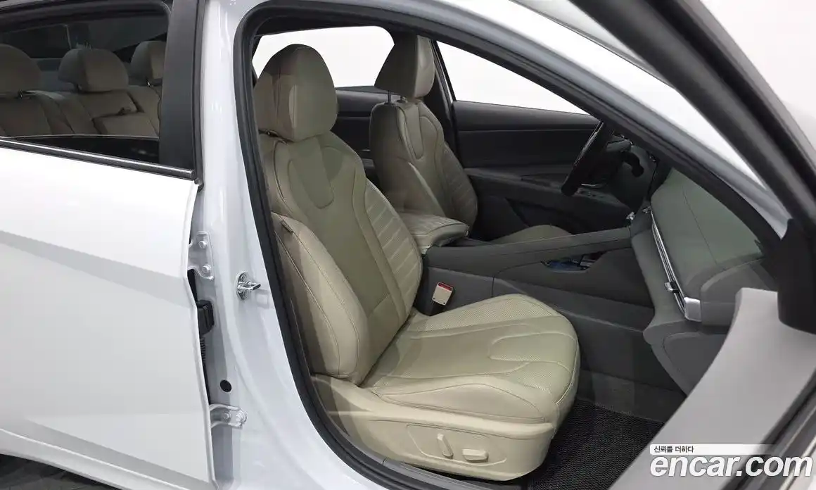 Hyundai Avante 2024 1.6 автомат (гидро), фото 15