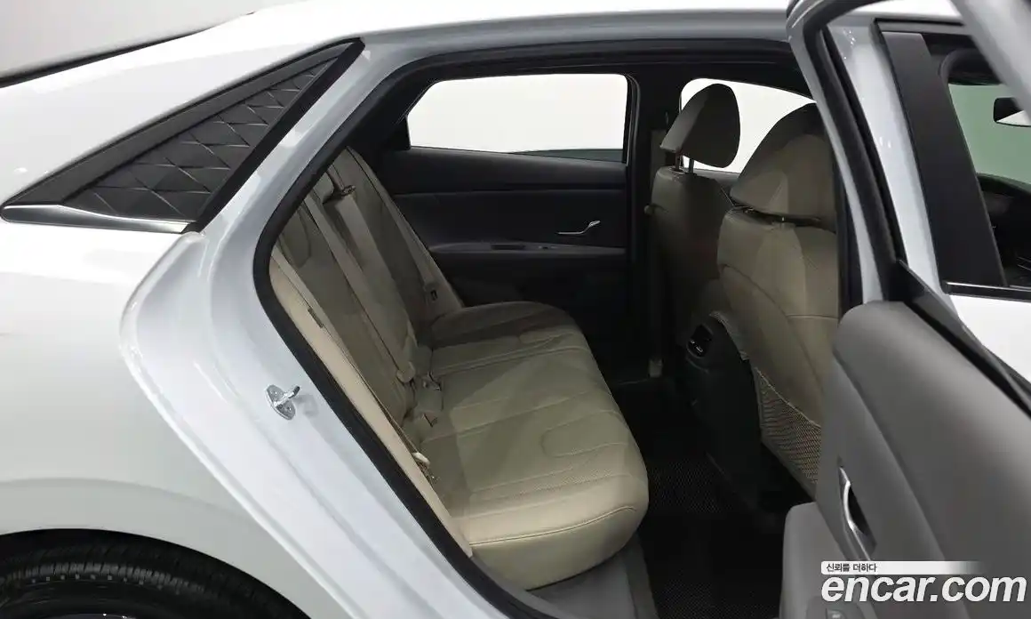 Hyundai Avante 2024 1.6 автомат (гидро), фото 17