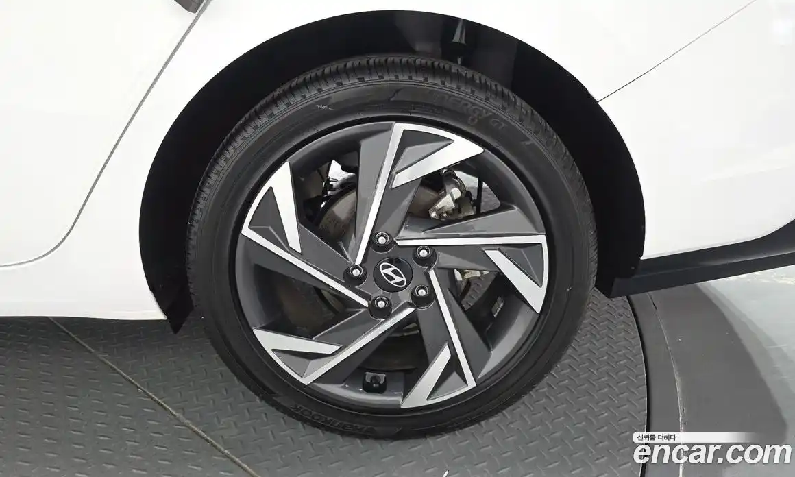 Hyundai Avante 2024 1.6 автомат (гидро), фото 6