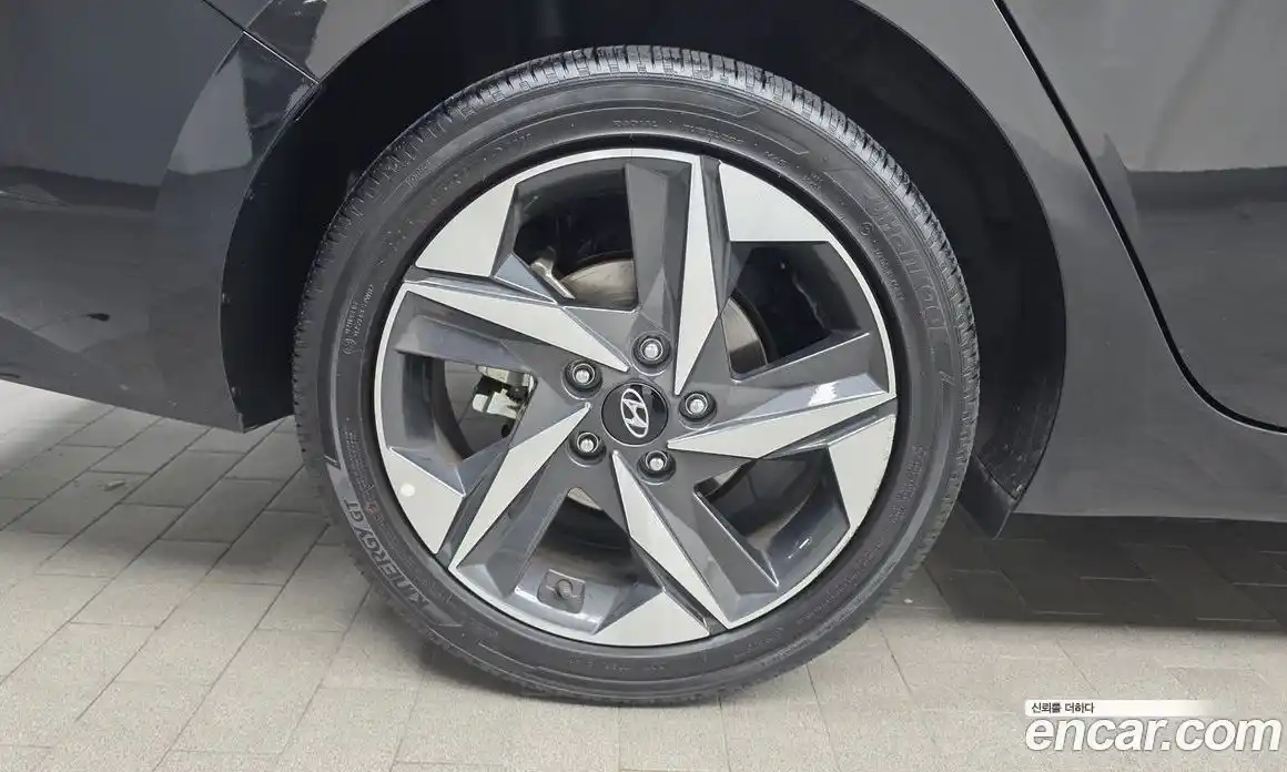 Hyundai Avante 2023 1.6 автомат (гидро), фото 5