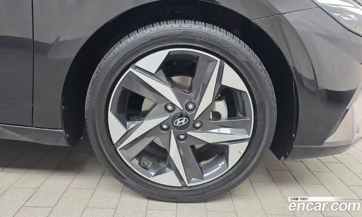 Hyundai Avante 2023 1.6 автомат (гидро), фото 7