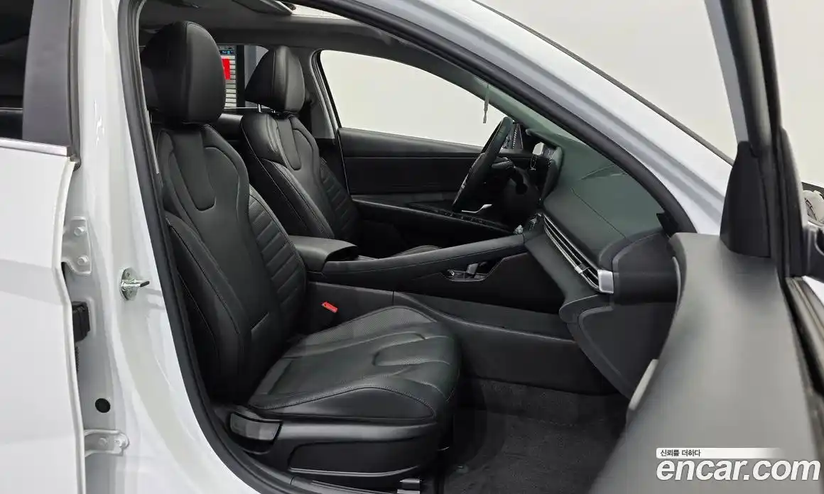 Hyundai Avante 2022 1.6 автомат (гидро), фото 17