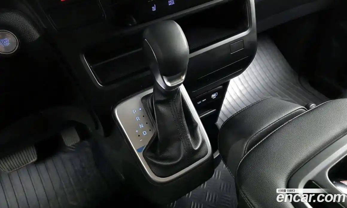 Hyundai Staria 2025 2.2 автомат (гидро), фото 12