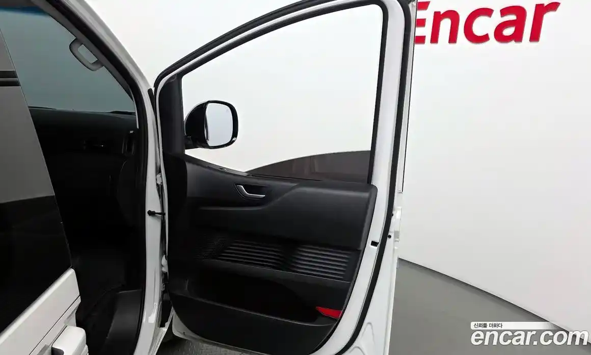 Hyundai Staria 2025 2.2 автомат (гидро), фото 15