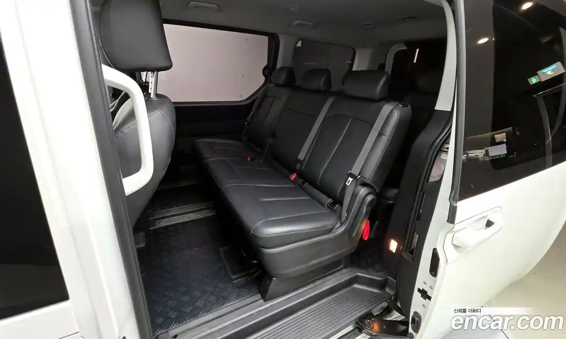 Hyundai Staria 2025 2.2 автомат (гидро), фото 16