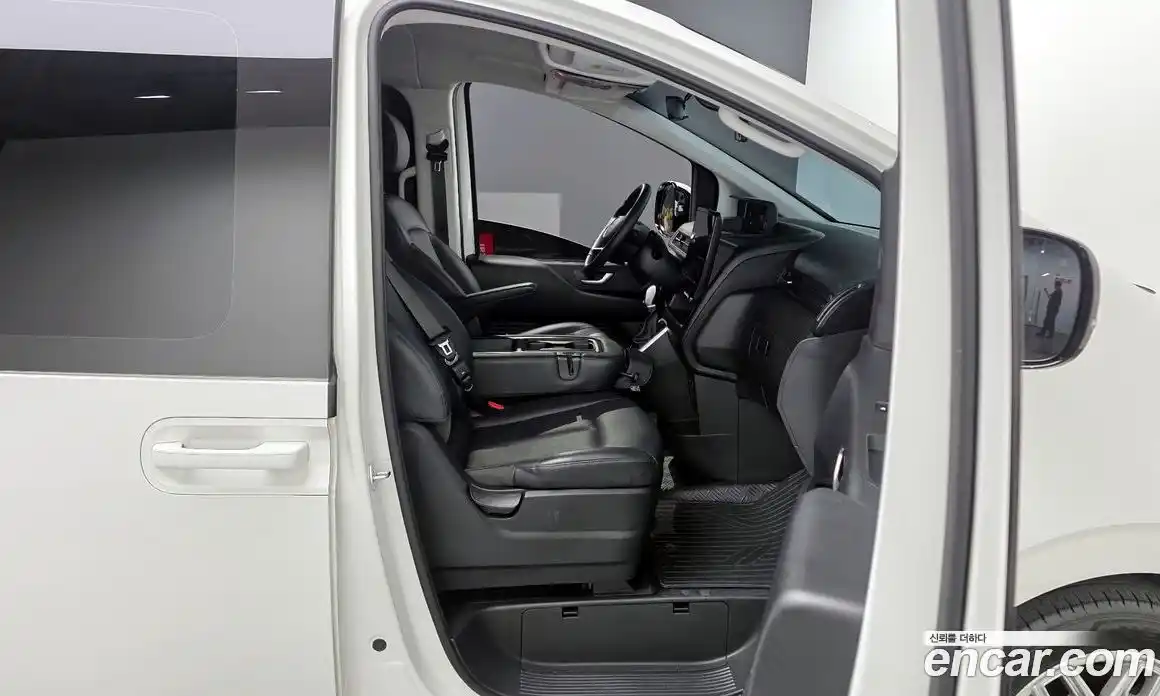 Hyundai Staria 2025 2.2 автомат (гидро), фото 17