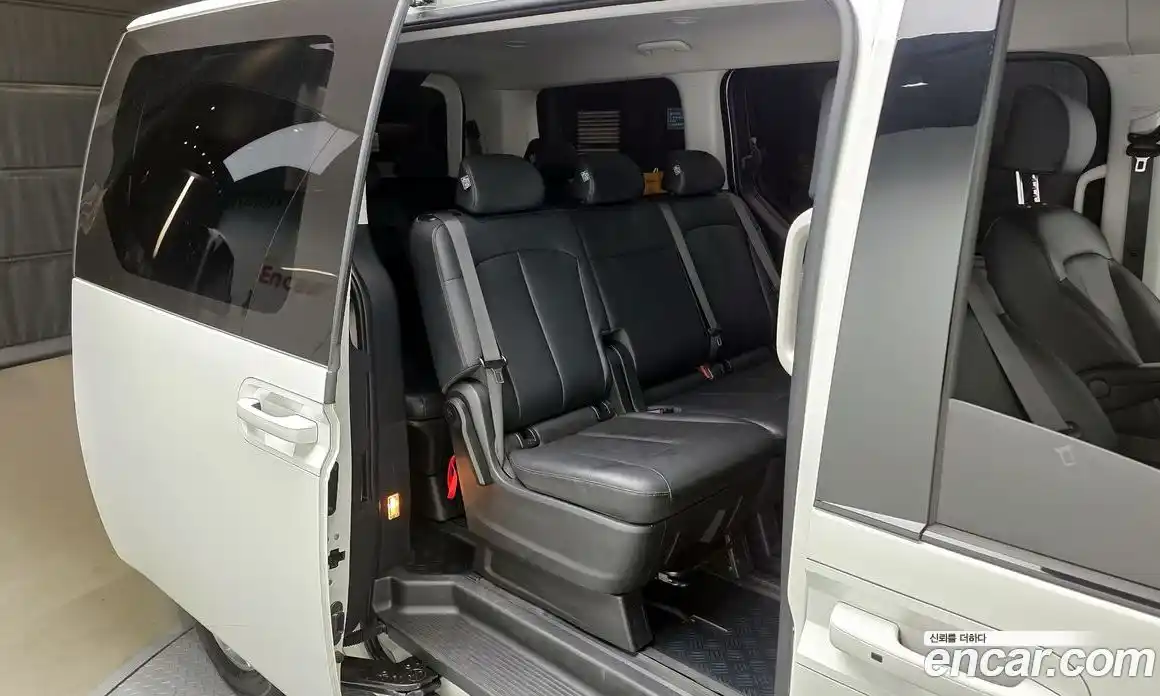 Hyundai Staria 2025 2.2 автомат (гидро), фото 18