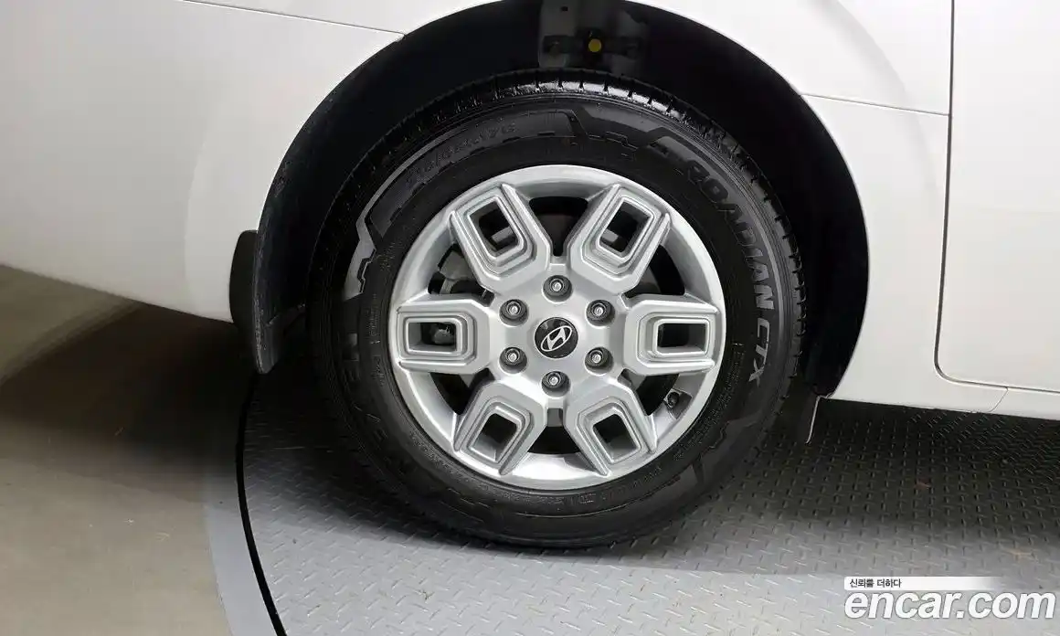 Hyundai Staria 2025 2.2 автомат (гидро), фото 5
