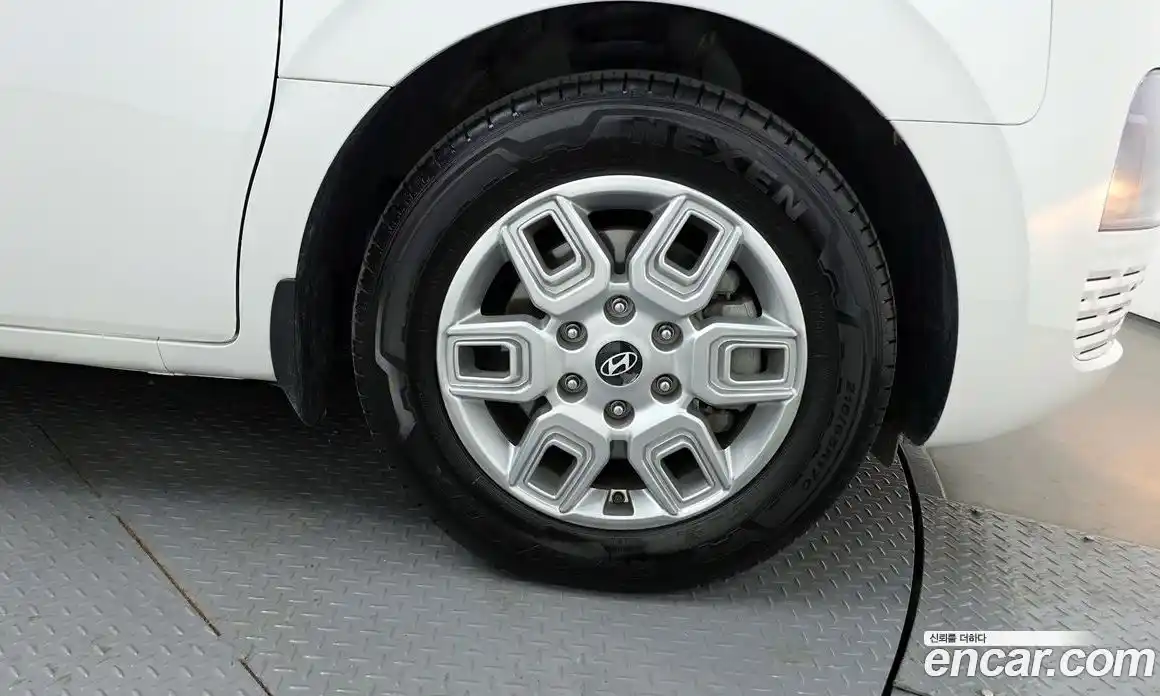 Hyundai Staria 2025 2.2 автомат (гидро), фото 7