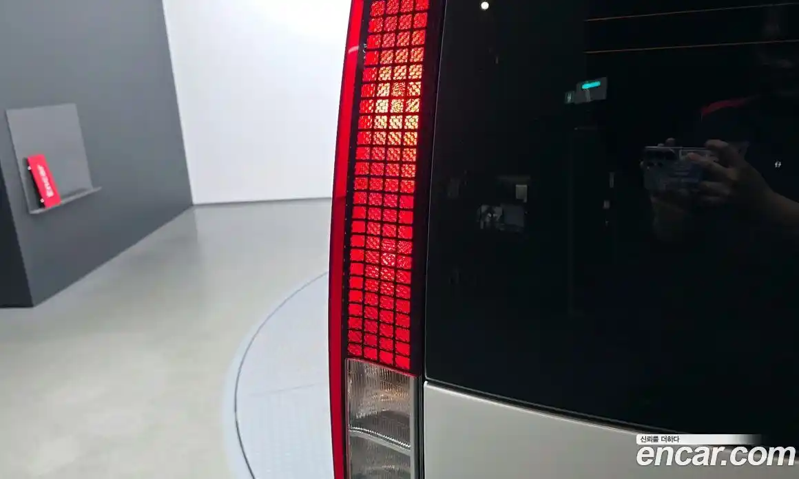 Hyundai Staria 2025 2.2 автомат (гидро), фото 9