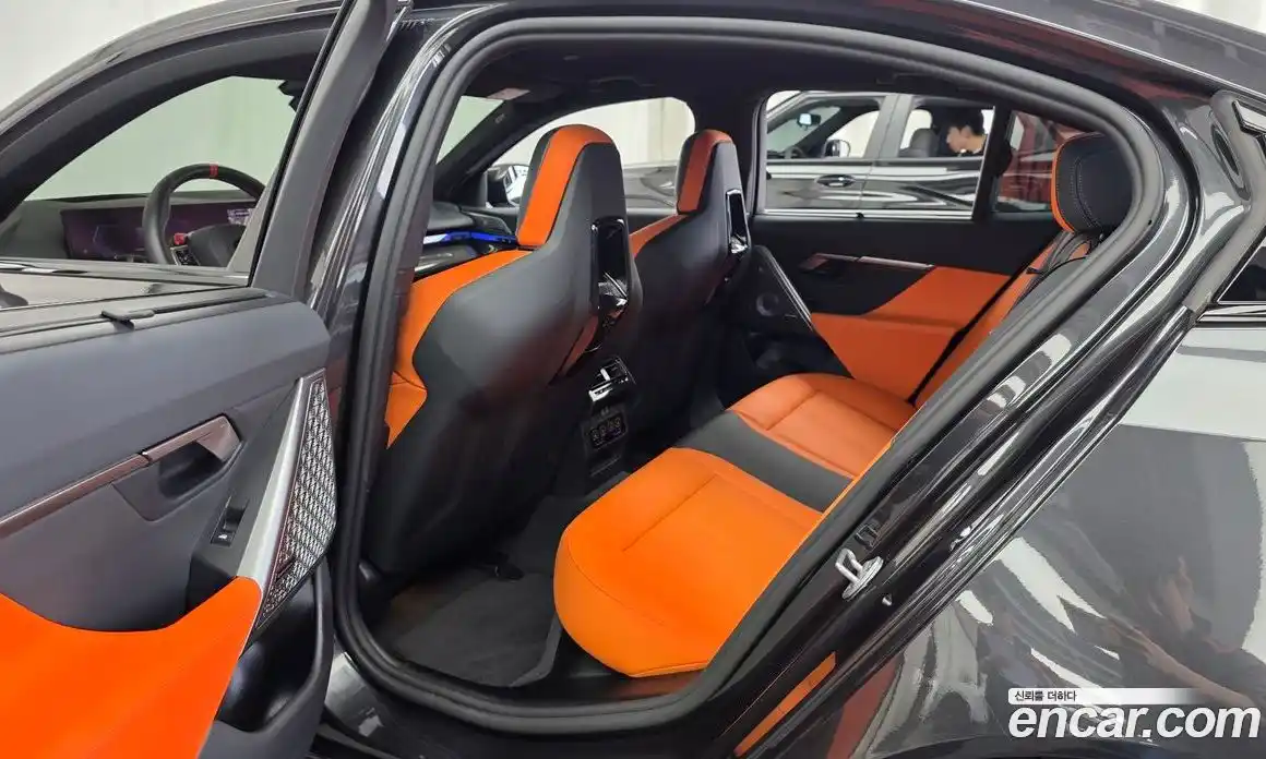 BMW M5 2025 4.4 автомат (гидро), фото 16