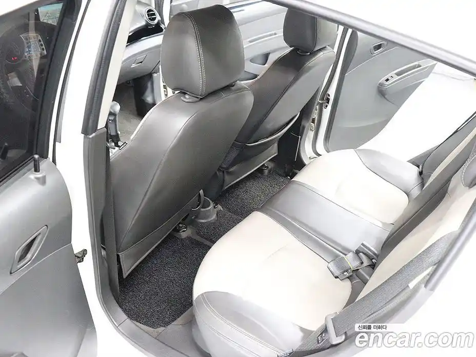 Chevrolet Spark 2012 1.0 автомат (гидро), фото 17