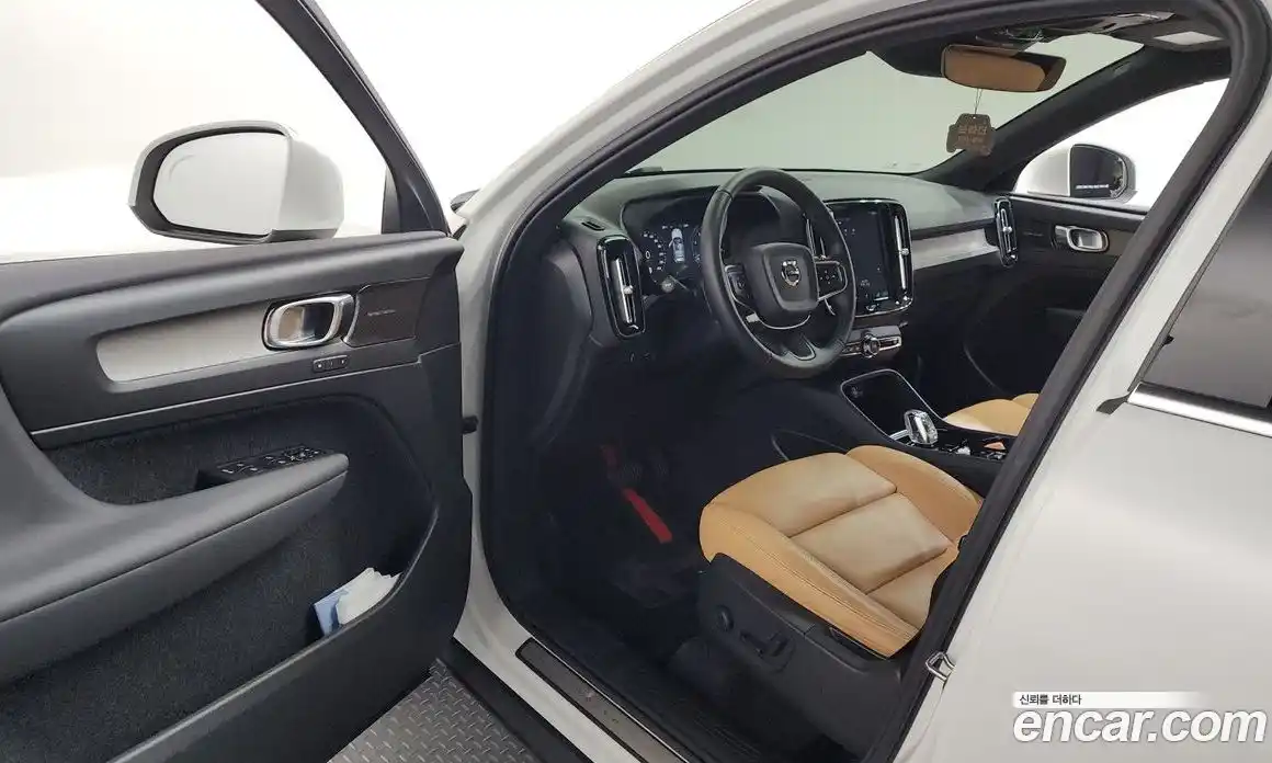 Volvo XC40 2020 2.0 автомат (гидро), фото 13