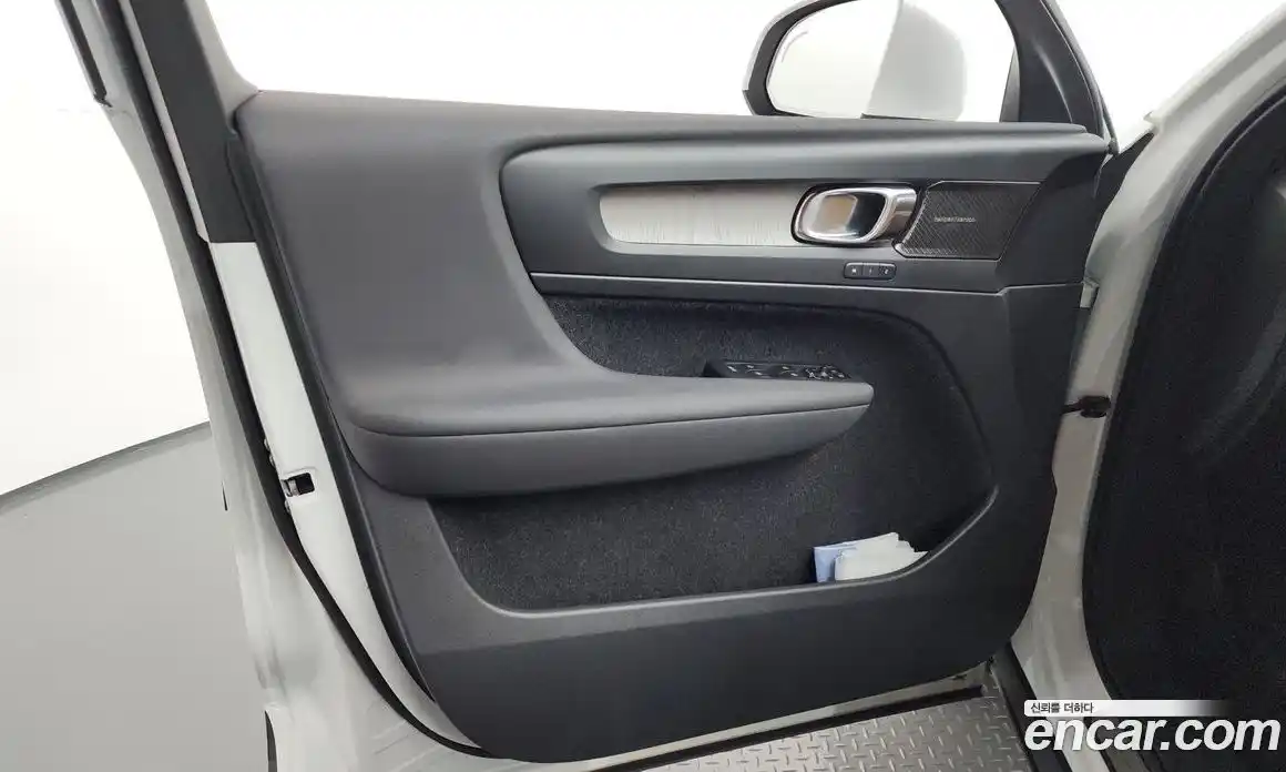 Volvo XC40 2020 2.0 автомат (гидро), фото 14