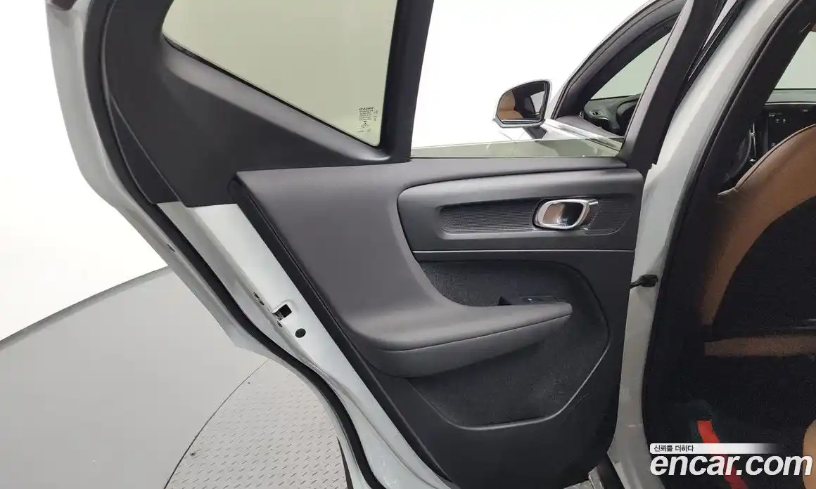 Volvo XC40 2020 2.0 автомат (гидро), фото 15
