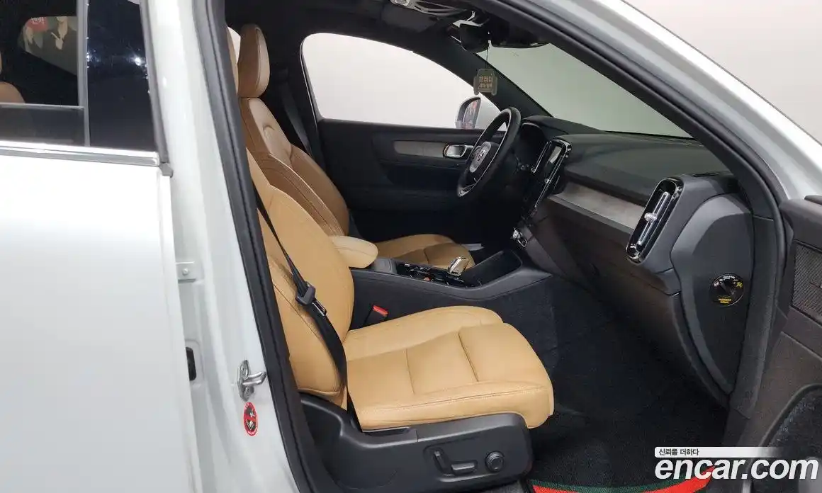 Volvo XC40 2020 2.0 автомат (гидро), фото 16