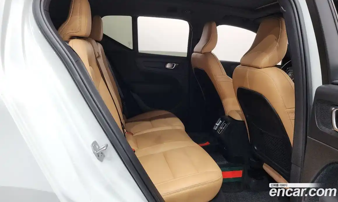 Volvo XC40 2020 2.0 автомат (гидро), фото 17