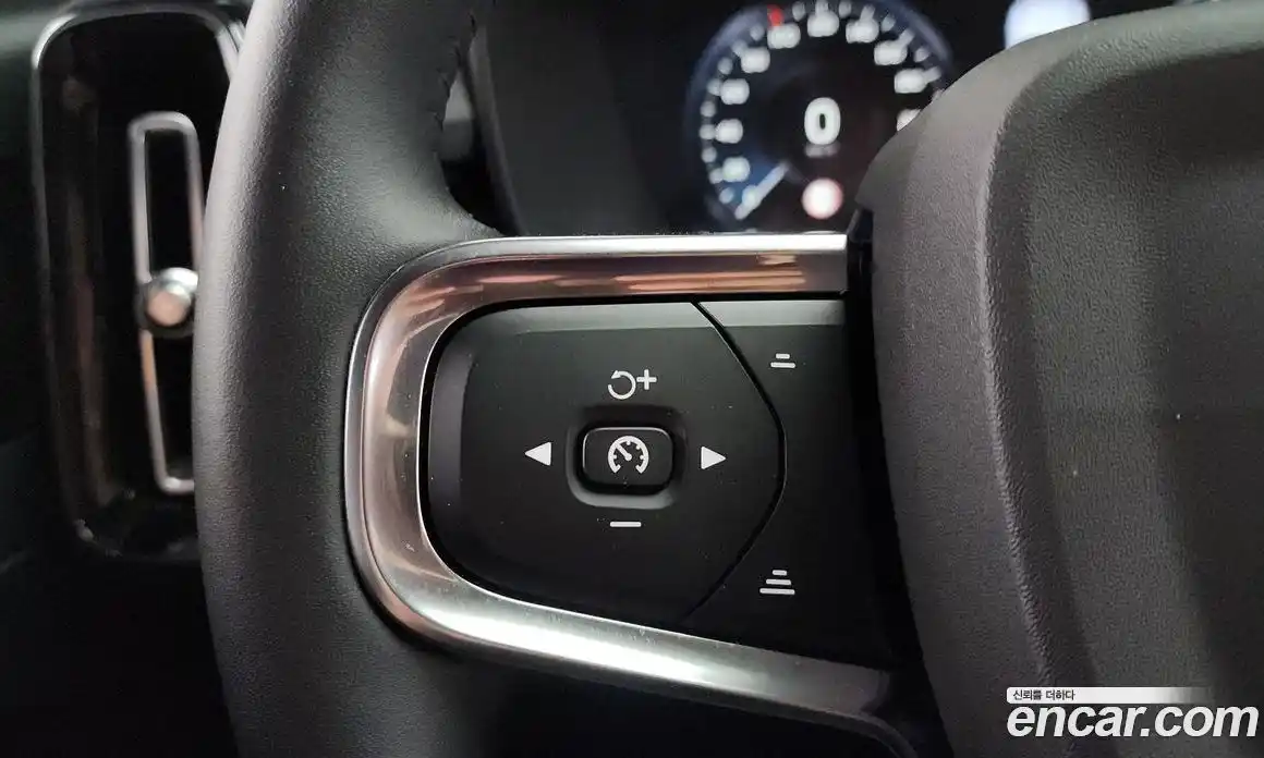 Volvo XC40 2020 2.0 автомат (гидро), фото 24