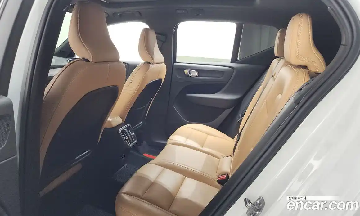 Volvo XC40 2020 2.0 автомат (гидро), фото 28