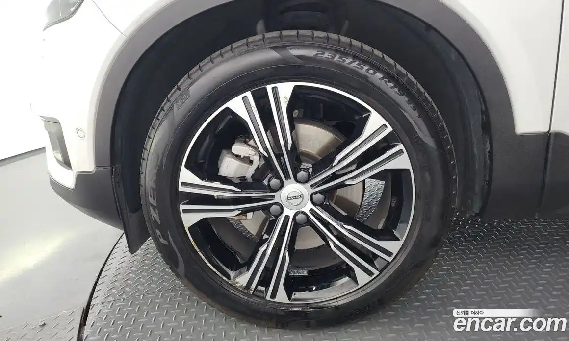 Volvo XC40 2020 2.0 автомат (гидро), фото 5
