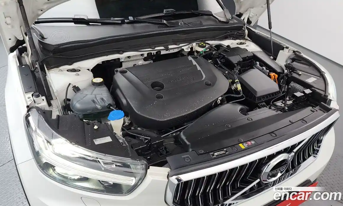 Volvo XC40 2020 2.0 автомат (гидро), фото 6